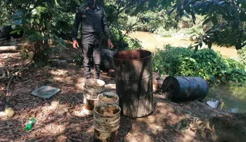 CECCOM desmantela fábrica ilegal y ocupa 14,993 mililitros de alcohol adulterado en Santo Domingo 