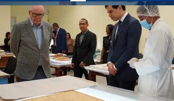 Ministro de Cultura recorre el valioso acervo del Archivo General de la Nación