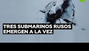 Tres submarinos nucleares rusos emergen por debajo del hielo durante maniobras en el Ártico