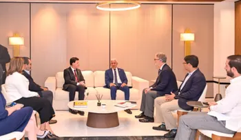 Presidente Senado recibe a la AIRD, que aboga por un marco legal sólido para la industria