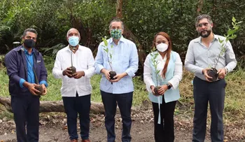 Medio Ambiente celebra el Día Mundial de los Humedales con plantación de manglar en Refugio de Vida Silvestre y firma de acuerdo para la conservación