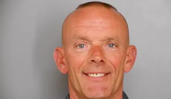 Búsqueda masiva de tres sospechosos de la muerte un agente en Illinois