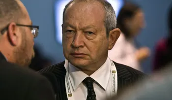 Multimillonario egipcio ofrece comprar una isla para los refugiados que inundan Europa