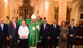 Arzobispo llama al periodismo a ejercerse con ética y verdad en aniversario de Listín Diario
