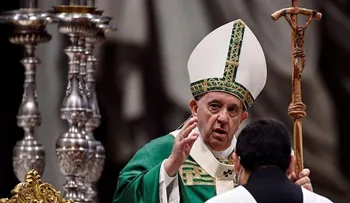 El papa pide "gestos concretos" para dar "esperanza y dignidad" a los débiles