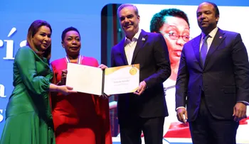 Presidente Luis Abinader otorga Medalla al Mérito a 12 mujeres dominicanas por sus aportes al país