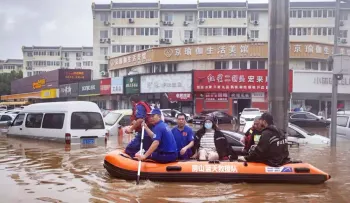  "Tifón Haikui: 294,000 Evacuados y Severos Daños en China"