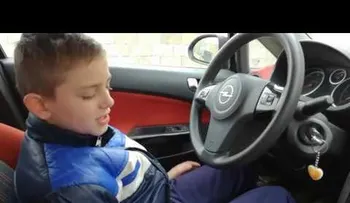 Dejar conducir a los niños no es una buena idea. Mira porque