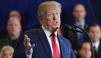 Con sus tuits y ataques a empresas estadounidenses, Trump se está poniendo en una zona roja política