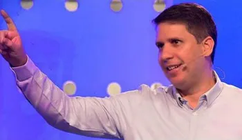 El pastor evangélico que le pide USD 1.000 a cada feligrés amenaza de muerte a un periodista que lo investiga