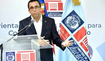 Ministro Andrés Navarro resalta dempeño de los maestros por mejorar aprendizaje de estudiantes