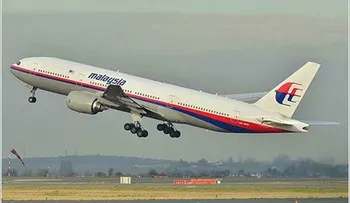 El avión de Malaysia pudo haber sido derribado por fuego real, según una investigación periodística