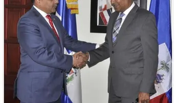 Director de Migración recibe a su homologo de Haití, señor Claude Raymond Junior