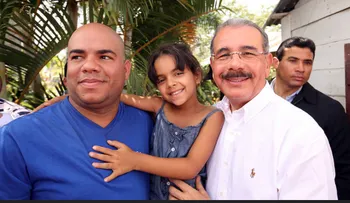 Danilo felicita a los padres y exhorta a criar sus hijos en ambiente de paz y armonía