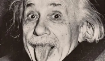 Subastan la copia más antigua de la foto de Einstein sacando la lengua
