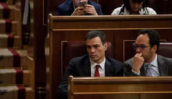 El rey Felipe VI propone al líder socialista como candidato a la presidencia