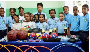 Inefi remodela canchas y entrega equipo deportivo en San Cristóbal