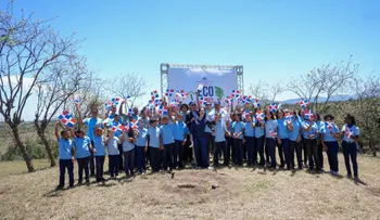 Abinader encabeza siembra 3,200 plantas endémicas en cuenca río Yaque del Norte