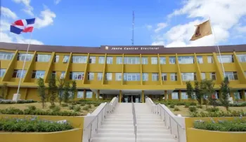 JCE: Solo pueden estar en los colegios electorales delegados acreditados