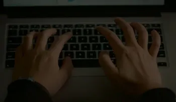 WikiLeaks dice que la CIA espía a través celulares y televisores, ¿qué tan preocupado debes estar?