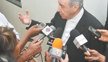 López Rodríguez pide a embajador Estados Unidos, James Brewster, que se vaya con orgullo gay ''a otra parte''