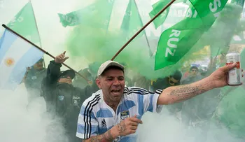 Congreso de Argentina aprueba ley antidespidos; gobierno dice que la vetará