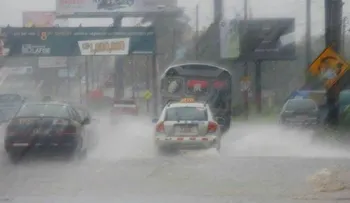 Onamet mantiene aviso de inundación y dice continuarán fuertes aguaceros