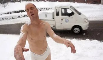 El 'sonámbulo' semidesnudo que provocó rechazo en la Universidad de Boston