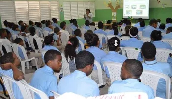 OTTT instruye 882 estudiantes de escuelas y colegios