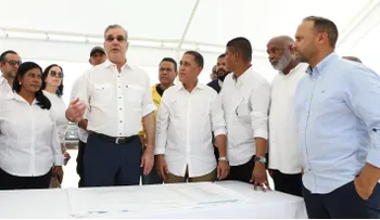 Presidente Abinader supervisa trabajos malecón de Nagua