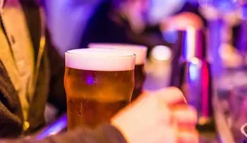  Presión social y festejos elevan consumo de alcohol y riesgo de intoxicación 