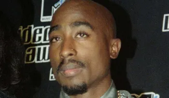 Cuestionan si famoso rapero Tupac habría sido matado por la CIA 
