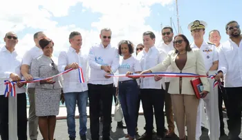 Tras 20 años de espera, presidente Abinader les construye muelle a pescadores de Boca Chica