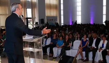 Abinader presenta 15 propuestas a favor de la mujer
