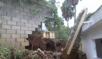  Aguaceros de Ã?rika derribaron pared de escuela en Paraíso