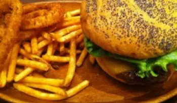A qué se deben los impulsos de comer al estar trasnochada