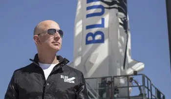 Jeff Bezos dice que enviará turistas al espacio en 2018