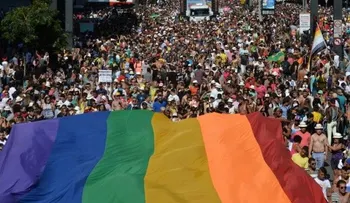 Desfile del Orgullo Gay inunda Sao Paulo de color y reivindicaciones