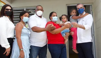 Presidente Abinader anuncia obras para el desarrollo de la comunidad de Sabana Iglesia