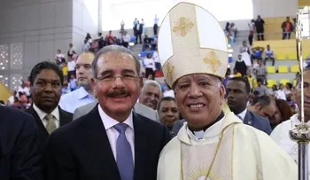 Presidente Medina asiste a solemne ordenación de nuevo obispo de Barahona