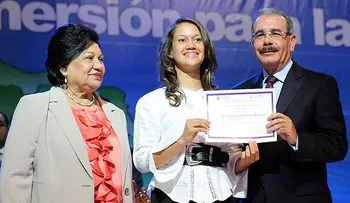 Ocho mil jóvenes se gradúan de inglés