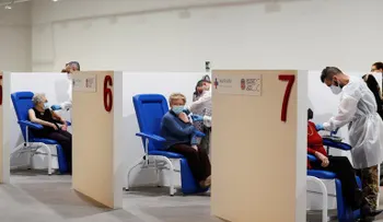 La mayoría de los ensayos clínicos sobre el COVID-19 no tienen en cuenta las diferencias entre hombres y mujeres