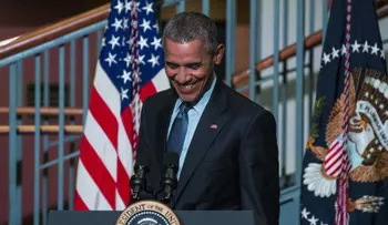 Obama se burla de republicanos: 'Ni siquiera pueden con los moderadores'