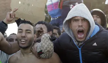 Revelan cómo los terroristas del EI se hacen pasar por refugiados sirios