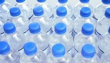 Reutilizar las botellas de agua es un riesgo a la salud