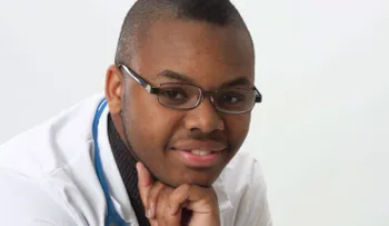 "Nunca dije que fuera médico", dijo adolescente arrestado por hacerse pasar por un doctor