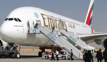 Un adolescente chino viajó como polizón a Dubai para "hacer fortuna"... como mendigo