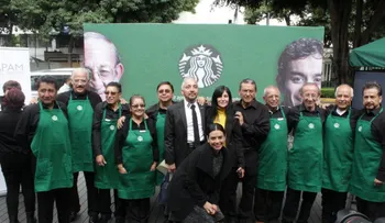 Starbucks abre en México su primer establecimiento atendido por mayores de 60 años