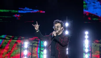 Aleks Syntek critica el reggaetón y a Bad Bunny durante el Grito de Independencia en Benito Juárez
