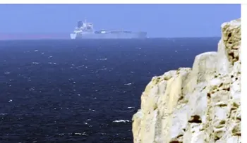 Estados Unidos ataca objetivos militares iraníes en el estrecho de Ormuz